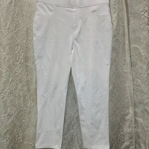 Time and Tru Women's White Cropped Jeans